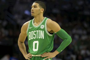 波士顿凯尔特人训练开放日，集结日调整名单引欢呼，欧联在即，轮换策略成焦点的简单介绍-kaiyun