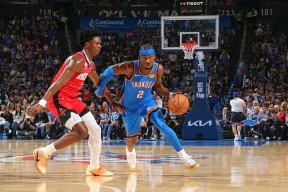 NBA季后赛今夜走向成谜，俄克拉荷马雷霆刷新队史纪录，更衣室稳定，心理建设被强调的简单介绍-开云