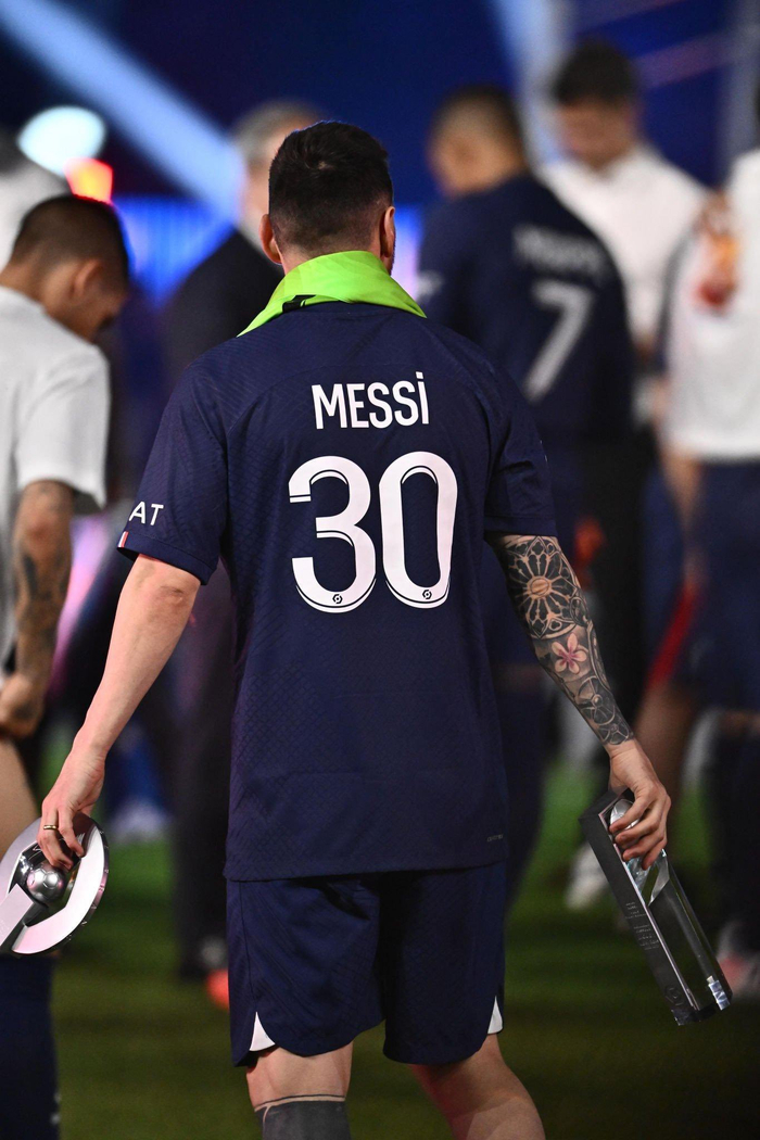 包含赛后法甲传出新动向，广东宏远更衣室发声，管理层表态——目标明确，心理建设被强调的词条