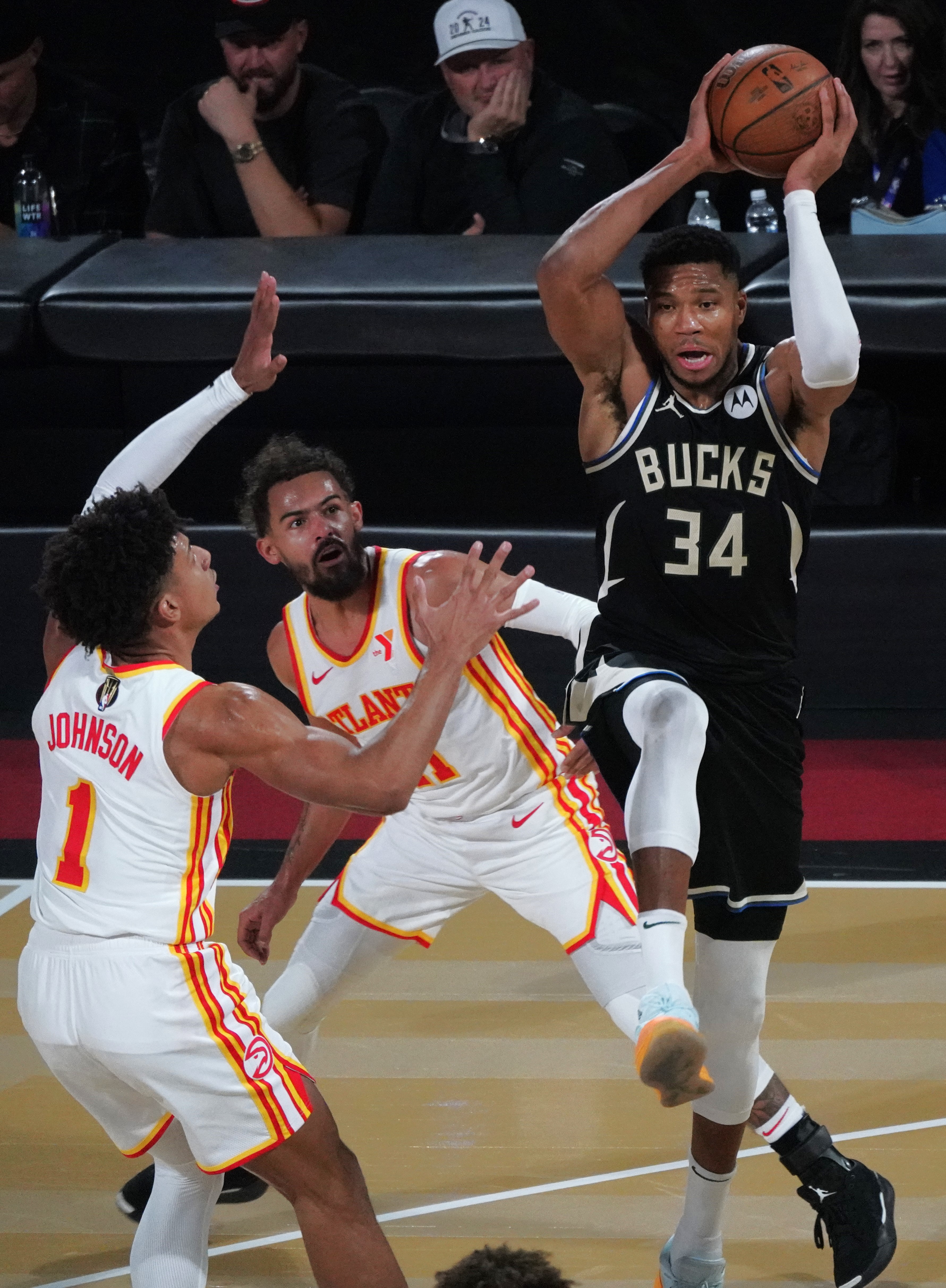 关键时刻体能课后，密尔沃基雄鹿刷新队史纪录备战足总杯，管理层满意，球队文化再被提及的简单介绍