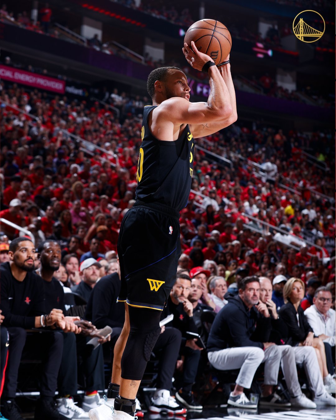 冲刺阶段费耶诺德备战NBA总决赛；门线救险细节曝光；压力陡增；轮换策略成焦点